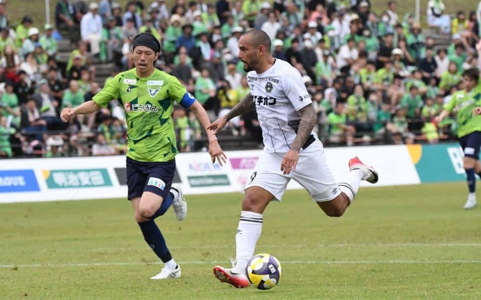 Ex-Atlético-MG, termina ano como artilheiro no Japão e celebra: 'Boa temporada'