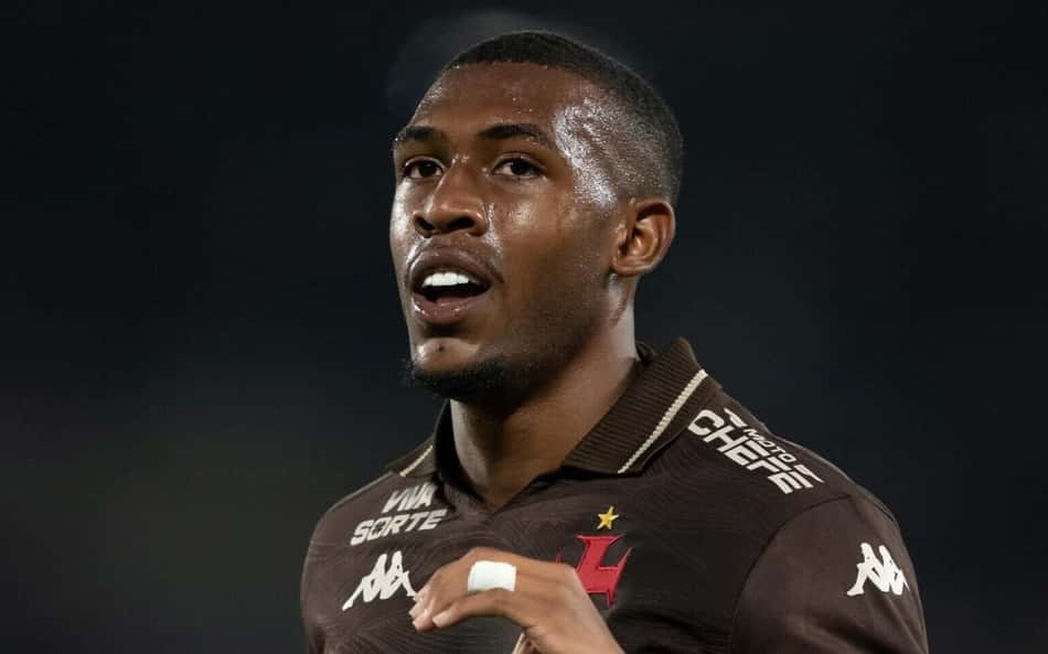 Rayan jogador do Vasco comemora seu gol durante partida contra o Fluminense