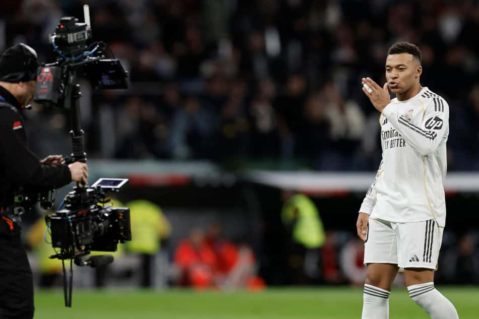 Com gols de Bellingham e Mbappé, o Real Madrid venceu o Sevilla por 2 a 1, por La Liga (Foto: Oscar DEL POZO / AFP)