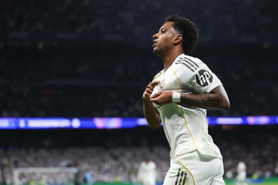 Rodrygo celebra gol marcado pelo Real Madrid na temporada 2025/26 (Foto: Pierre-Philippe Marcou/AFP)