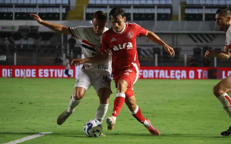 Gol perdido em São Paulo x Internacional choca torcedores: 'Misericórdia'