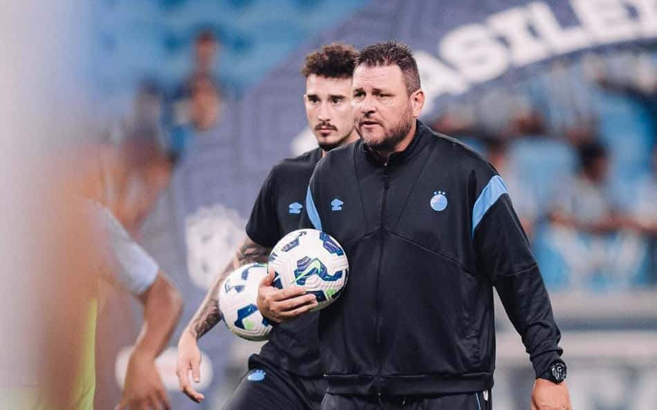 Auxiliar de Mano Menezes no Grêmio se despede do clube: 'Muitas lições'
