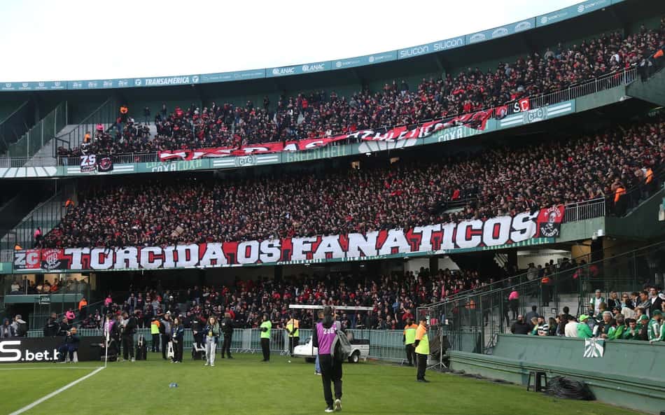 Athletico perde mando de campo por confusão em Atletiba da Série B
