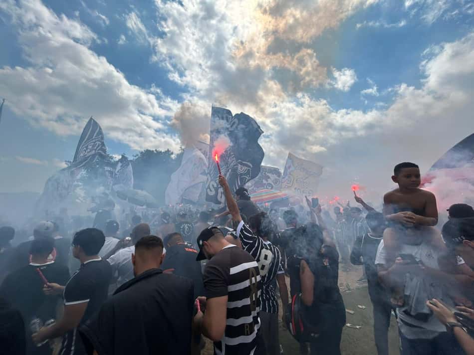 Torcida do Corinthians (Foto: Guilherme Lesnok/ LANCE!)