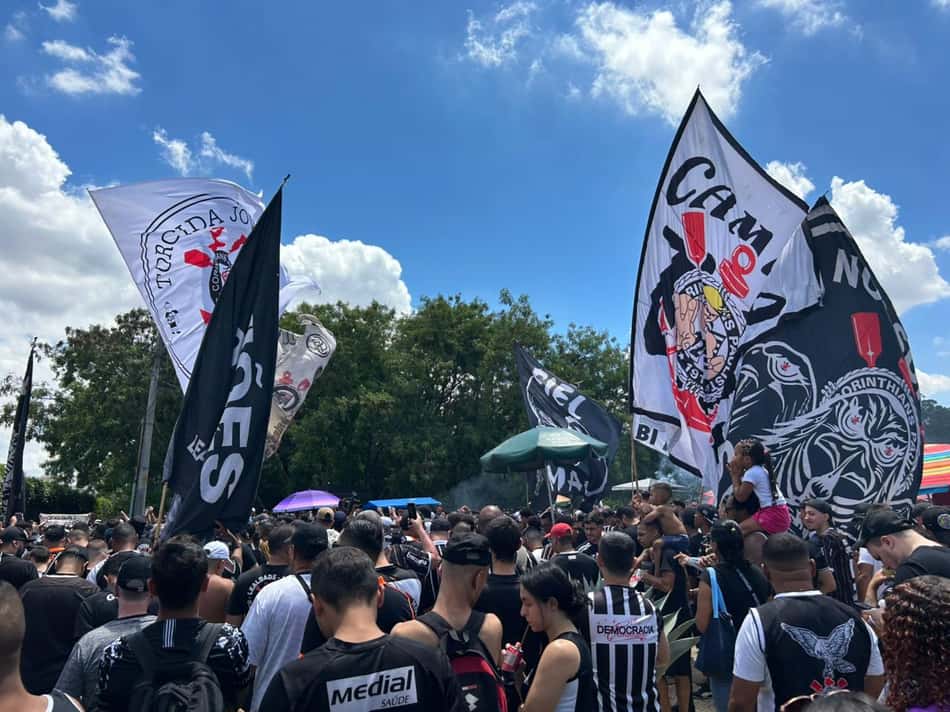 Torcida do Corinthians (Foto: Guilherme Lesnok/ LANCE!)
