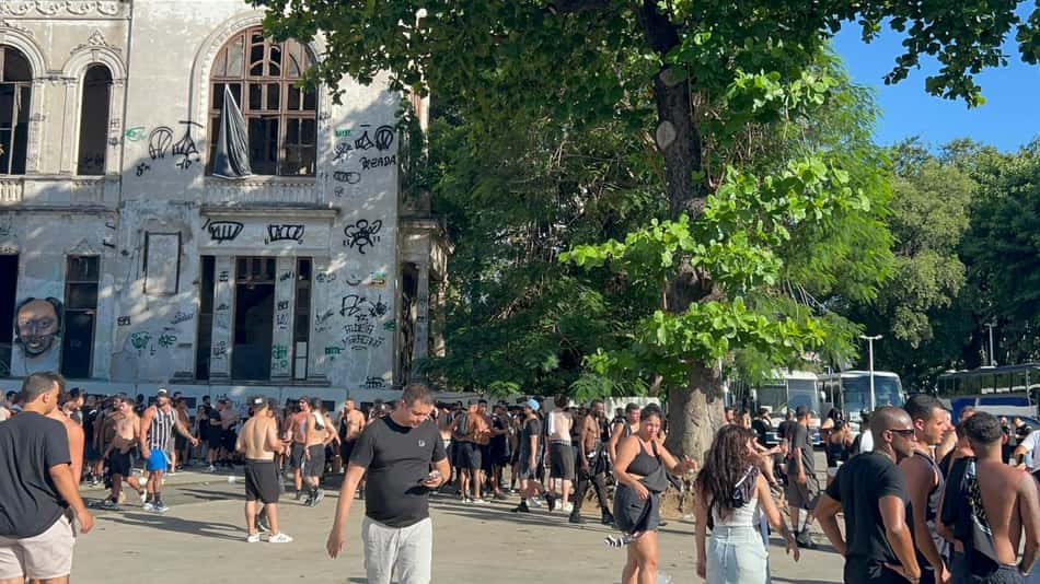 Torcida do Corinthians nos arredores do Maracanã antes da final da Copa do Brasil (Foto: Ulisses Lopresti/Lance!)