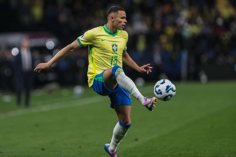 Vanderson em ação pela Seleção Brasileira contra o Paraguai