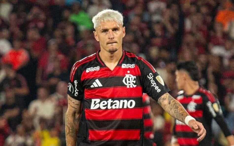 Varela revela ter pensado em deixar o Flamengo, mas exalta volta por cima