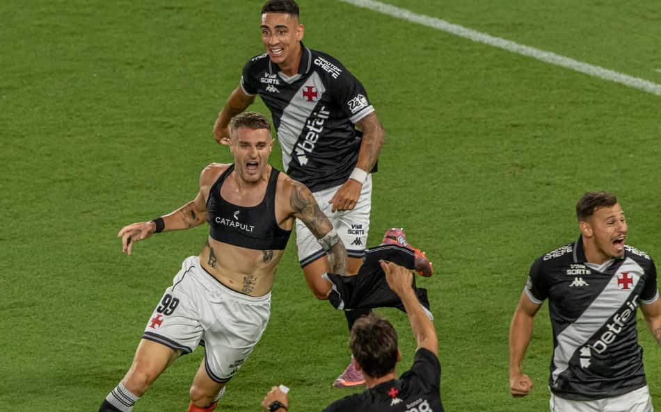 Torcedores do Vasco se declaram a Vegetti: 'Nunca critiquei'