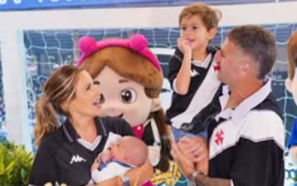 Pablo Vegetti, atacante do Vasco, celebra aniversário do filho mais velho