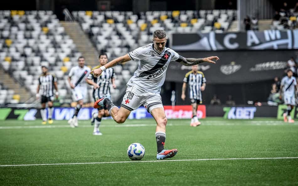 Vegetti em ação durante Atlético-MG x Vasco, pela última rodada do Brasileirão (Foto: Fillipe Alves/AgÃªncia F8/Gazeta Press) 
