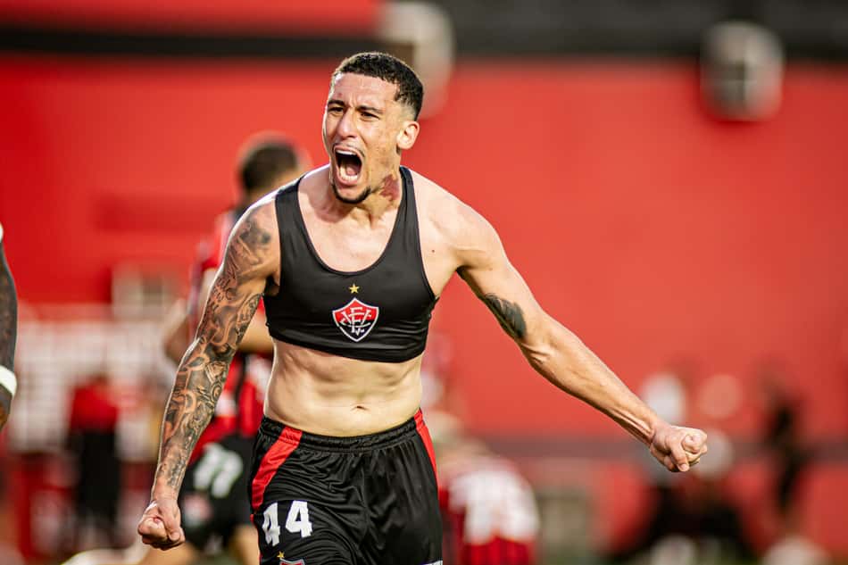 Baralhas comemora gol do Vitória contra o São Paulo (Foto: Victor Ferreira / EC Vitória)