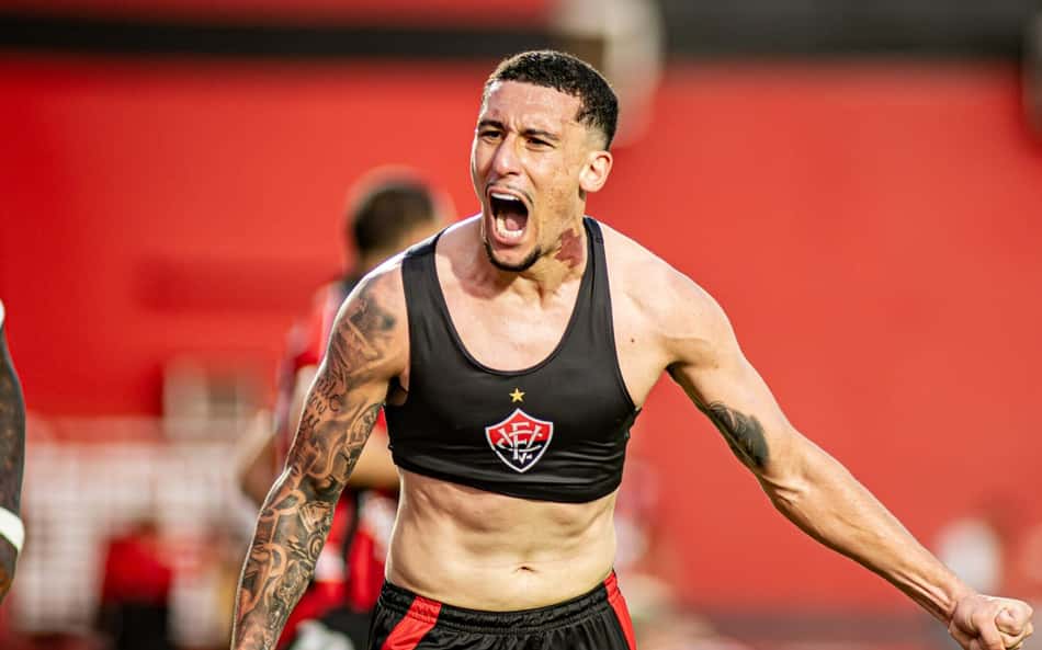 Baralhas comemora gol do Vitória contra o São Paulo (Foto: Victor Ferreira / EC Vitória)