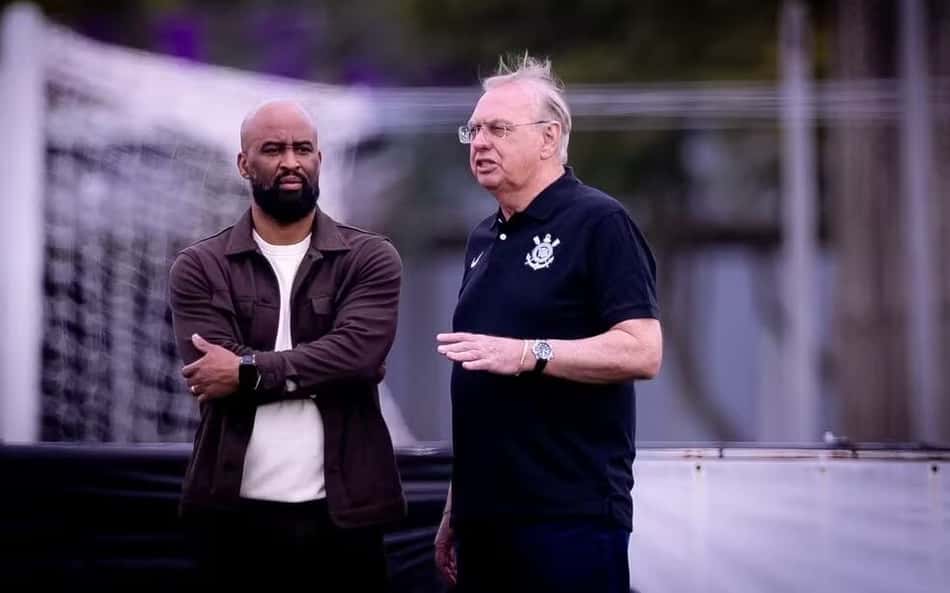 Osmar Stabile ao lado de Fabinho Soldado (Foto: Rodrigo Coca/ Agência Corinthians)