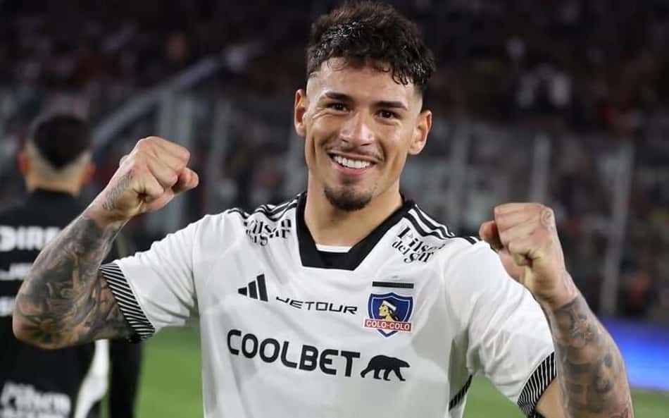 Vasco abre negociação para contratar zagueiro uruguaio Saldivia