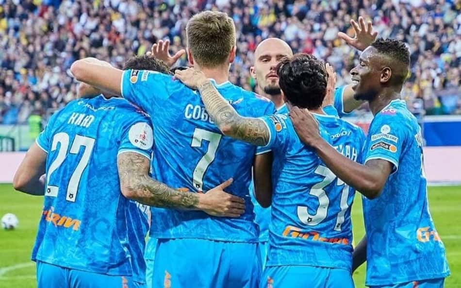 Luiz Henrique (à direita), ex-Botafogo, joga atua no Zenit (Foto: Divulgação/Zenit)
