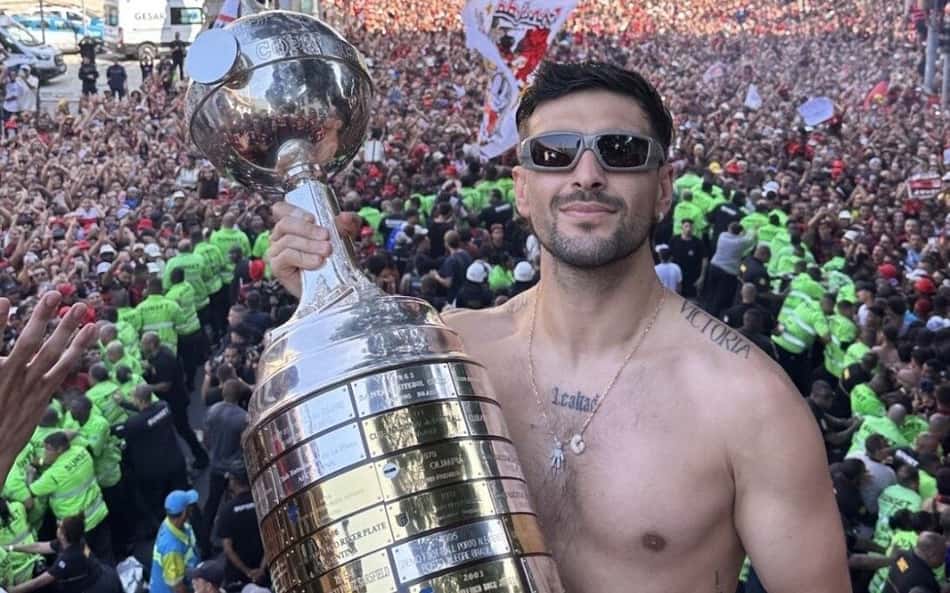 Novo visual de Arrascaeta em Flamengo x Ceará viraliza: 'Do nada'