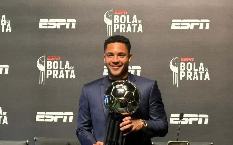 Vitor Roque crava permanência no Palmeiras mesmo diante de sondagens
