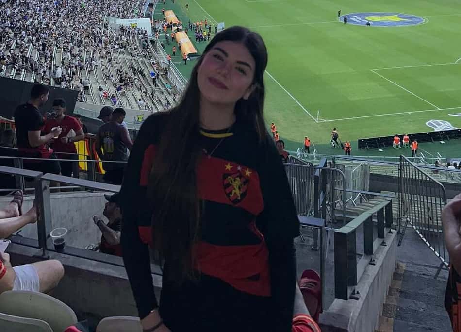 Giulia Ferro, torcedora do Sport (Foto: Reprodução)