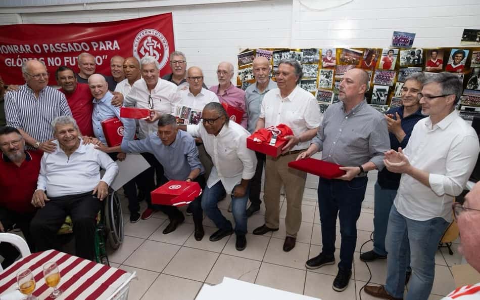 Internacional homenageia ídolos do título de 1975
