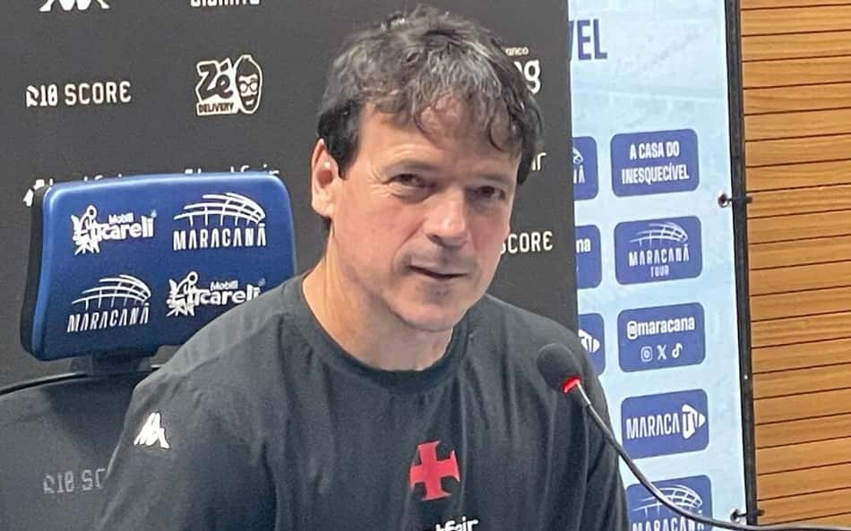 Fernando Diniz, técnico do Vasco, em entrevista coletiva (Foto: Pedro Cobalea/Lance!)