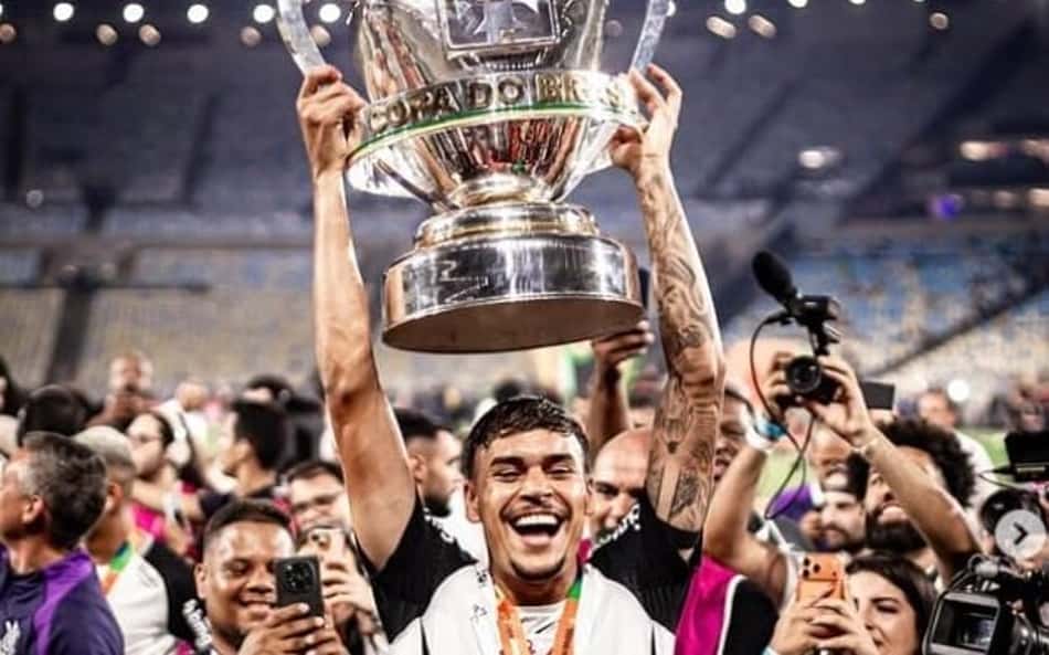 Formado no Corinthians, Tchoca destaca emoção ao conquistar a Copa do Brasil: 'Especial'