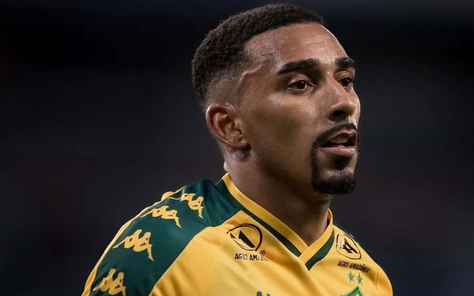 Mateusinho em campo pelo Cuiabá
