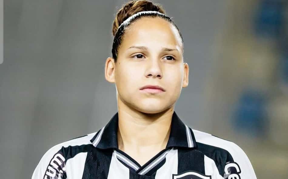 Destaque do Botafogo abre o jogo sobre a relação das jogadoras com o futebol masculino