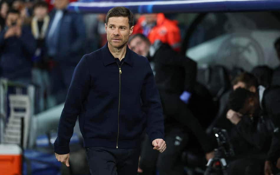Xabi Alonso no comando do Real Madrid (Foto: Thomas COEX / AFP)