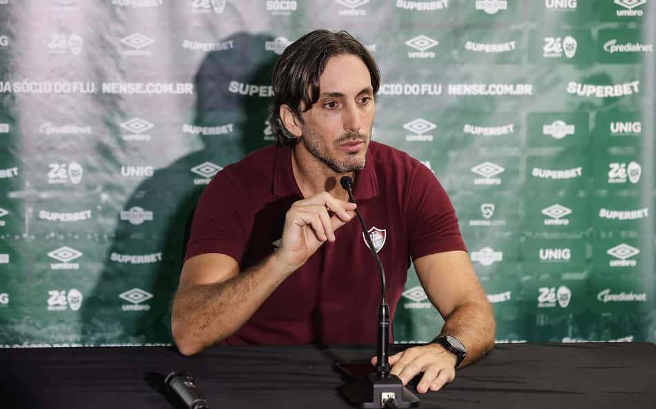 'Devíamos um triunfo como visitantes', diz Zubeldía após vitória sobre o Grêmio