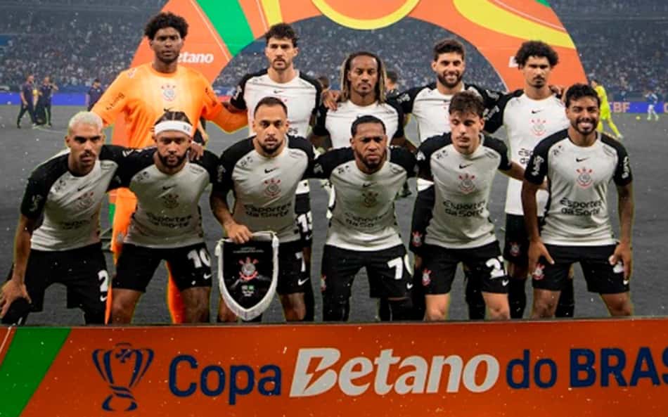 Elenco do Corinthians na semifinal da Copa do Brasil. (Foto: Reprodução/Corinthians)