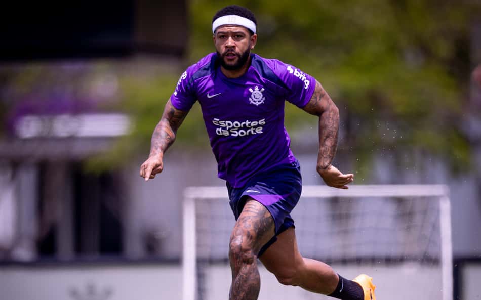 Memphis extravasa após golaço em treino do Corinthians; veja o vídeo