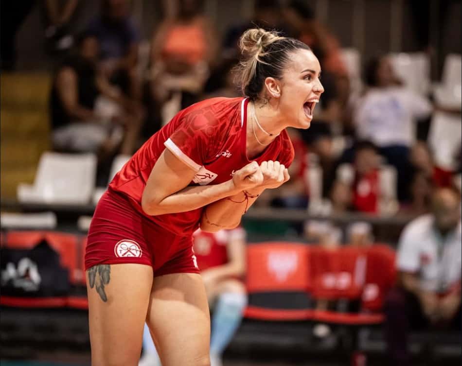 Ponteira Ariele, do Tijuca, durante partida da Superliga (Foto: Reprodução)