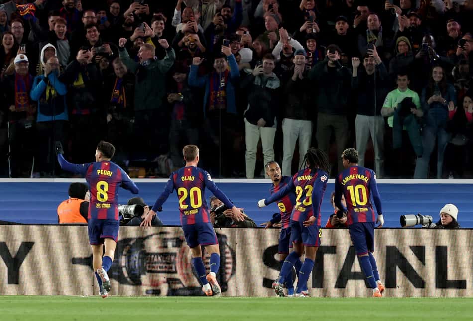 Com gol de Raphinha, o Barcelona venceu o Atlético de Madrid por 2 a 1, por La Liga (Foto: Lluis GENE / AFP)