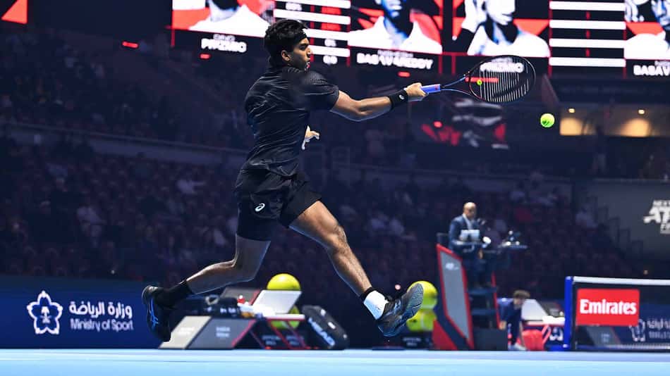 O americano Nishesh Basavareddy venceu na estreia no NextGen Finals (Foto:  Corinne Dubreuil/ATP Tour)