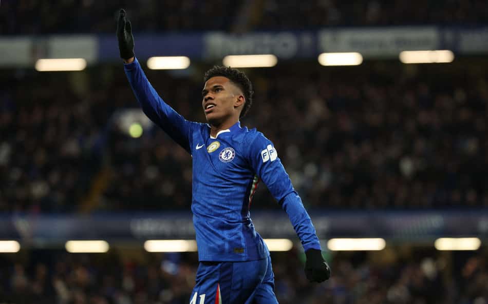 Com golaço de Estêvão, o Chelsea venceu o Barcelona por 3 a 0, pela Champions League (Foto: Adrian Dennis / AFP)
