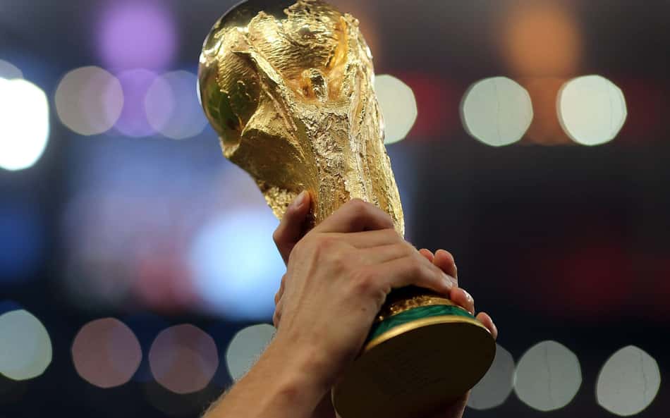 ATENCAO EDITORES! FOTOS EMBARGADAS PARA VEêCULOS DE FORA DO BRASIL - Detalhe da taca da Copa do Mundo durante comemoracao do titulo da Alemanha ao final da partida contra a Argentina no estadio Maracana pela final da Copa do Mundo 2014