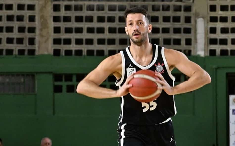 Pinheiros vence e quebra sequência do Corinthians no NBB