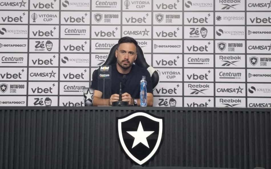 Ancelotti, sobre seguir no Botafogo: 'Espero ficar mais tempo, mas não depende só de mim'