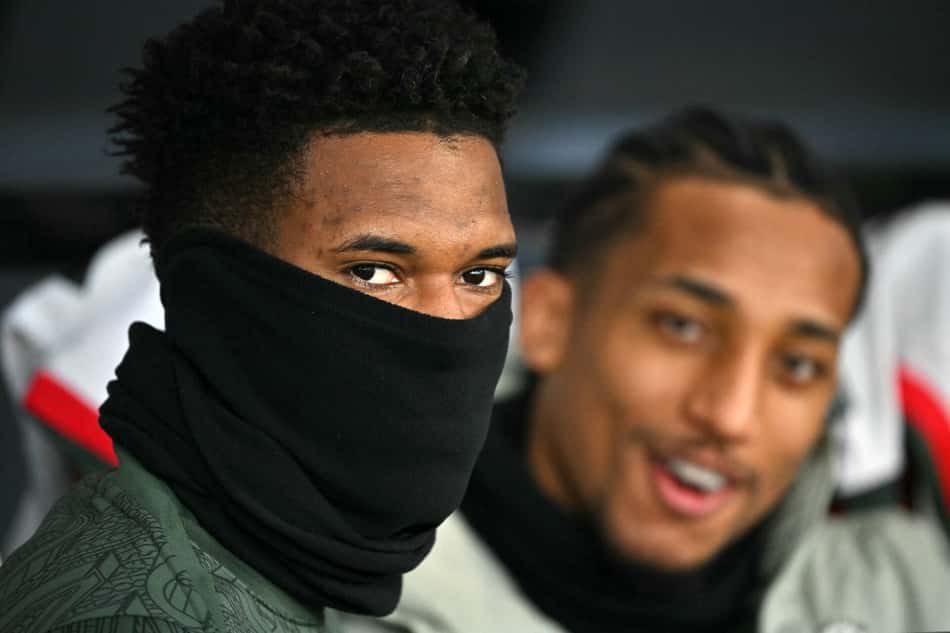 Estêvão, do Chelsea, reage anteno banco de reservas durante a partida entre Bournemouth e Chelsea (Foto: Glyn Kirk/AFP)