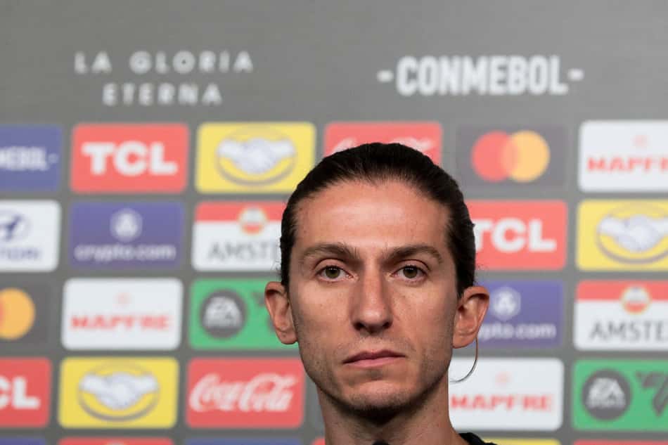 Filipe Luís, do Flamengo, concede entrevista antes da final da Libertadores (Foto: Connie France/AFP)