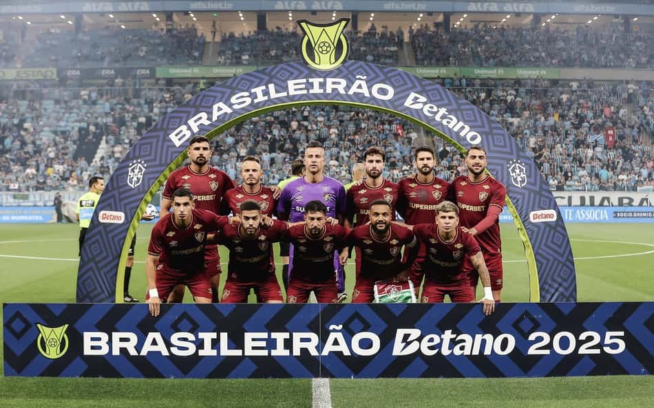 Vitória fora de casa reforça boa fase do Fluminense em reta final decisiva