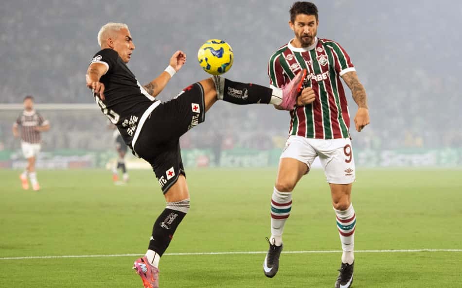 Gol contra em Fluminense x Vasco paralisa web: 'Impossível'