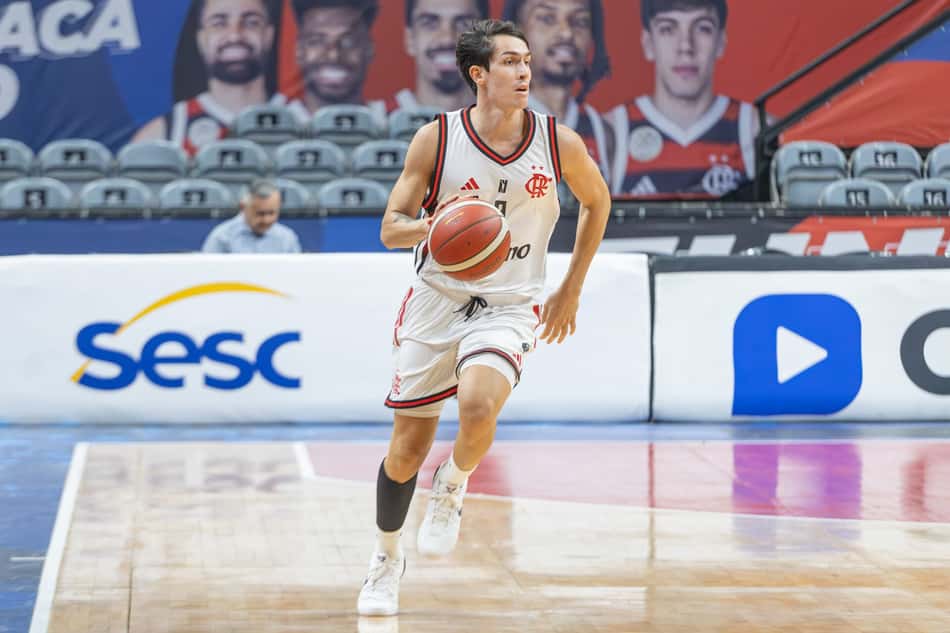 Franco Baralle em ação em jogo do Flamengo contra o União Corinthians no NBB (Foto: Mariana Sá/Flamengo)
