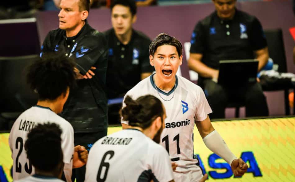 Nishida, do Osaka, celebra mais um ponto sobre o Cruzeiro (Divulgação)