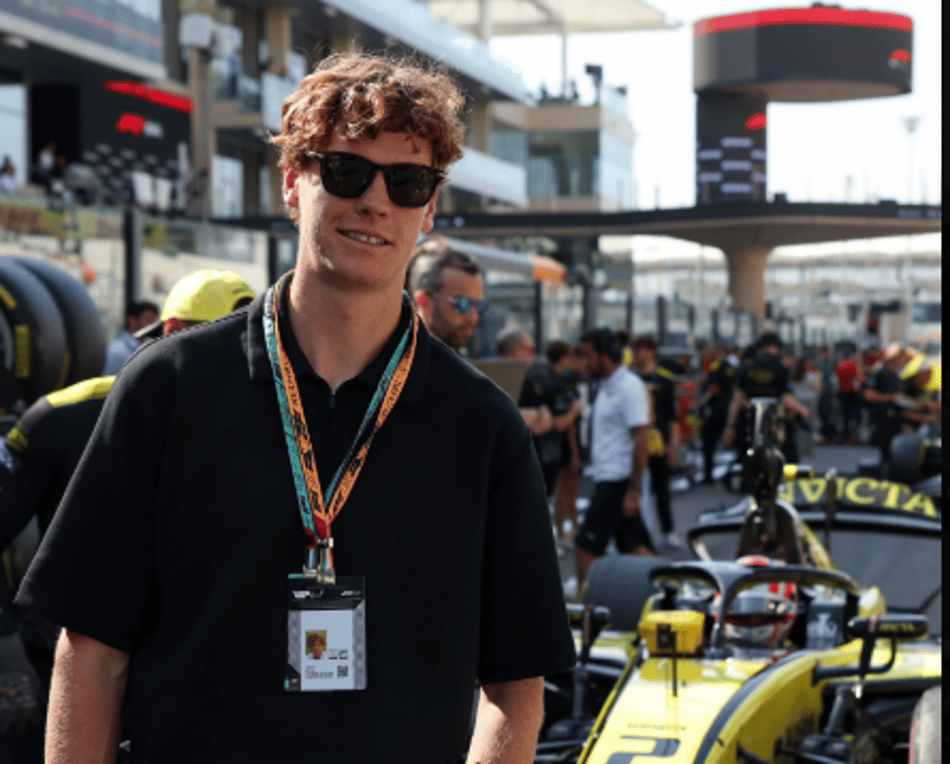 O tenista italiano Jannik Sinner no GP de Abu Dhabi (Reprodução)
