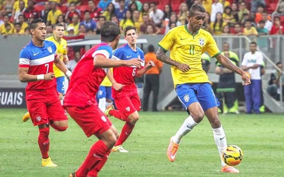 Talisca contra os Estados Unidos (Foto: Divulgação/ CBF)