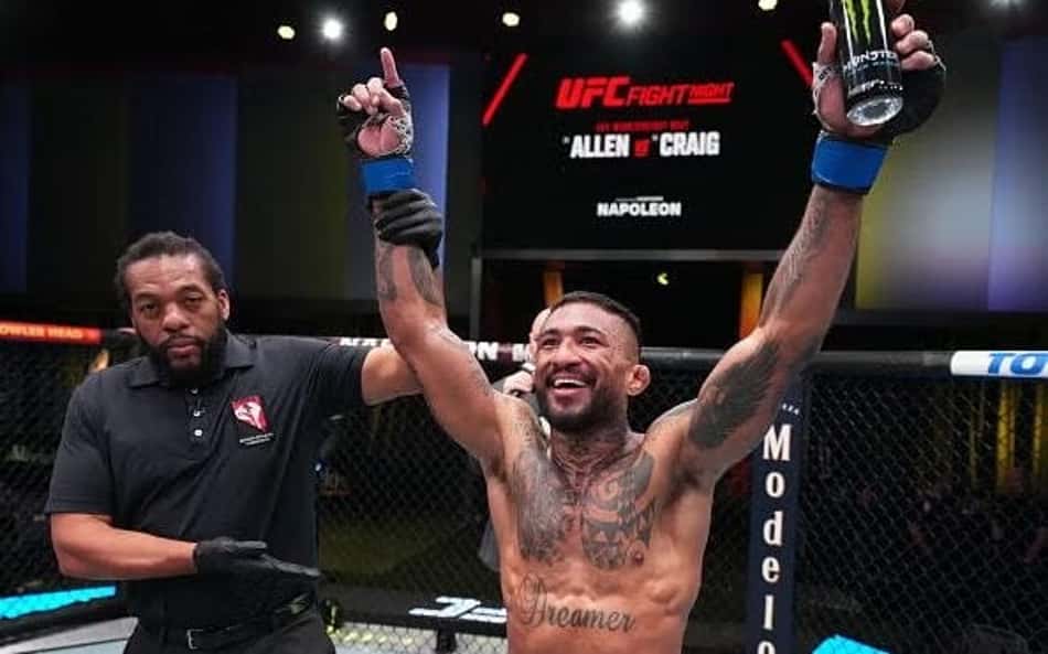 Joanderson Tubarão comemora vitória no UFC (Foto: Chris Unger/UFC)