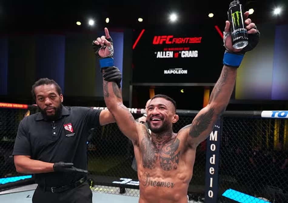 Joanderson Tubarão comemora vitória no UFC (Foto: Chris Unger/UFC)