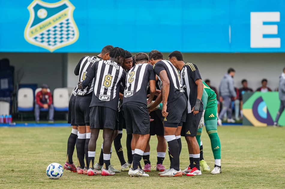 Jogadores da base do Atlético (Foto: Fábio Pinel / Atlético)